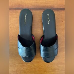 Daniel Green Pinup mules Size 8.5W Black Sandals